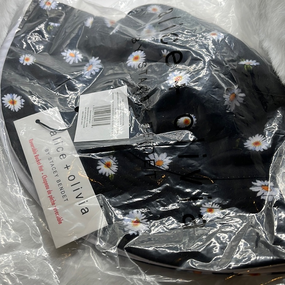 Alice + Olivia Daisy Print Reversible Bucket Hat